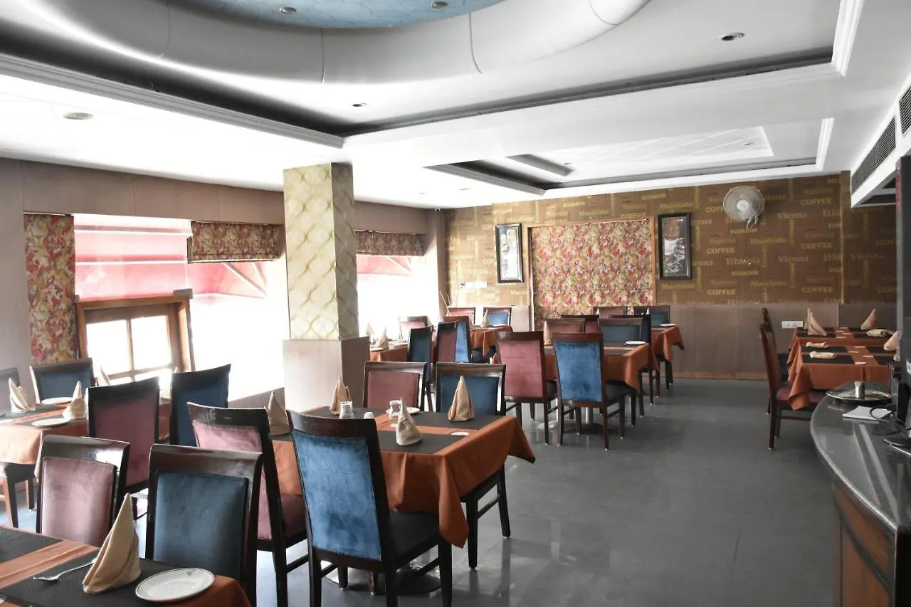 Hotel Lohias Delhi Airport Nové Dillí 3*,